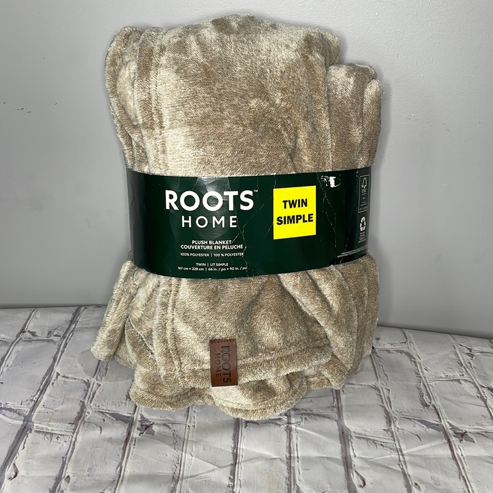 Roots Twin Sized Soft Fleece Blanket